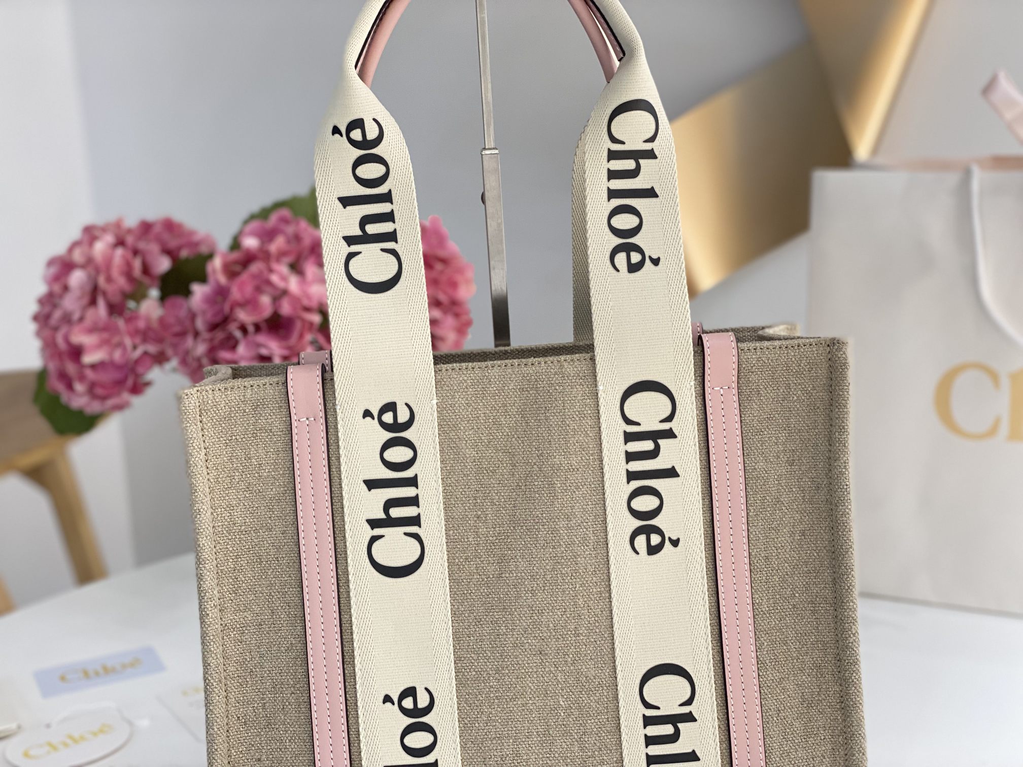 Chloe Medium Woody Tote Bag In Linen 